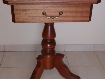 Stolik szachowy bez figur (wysokość 75 cm)