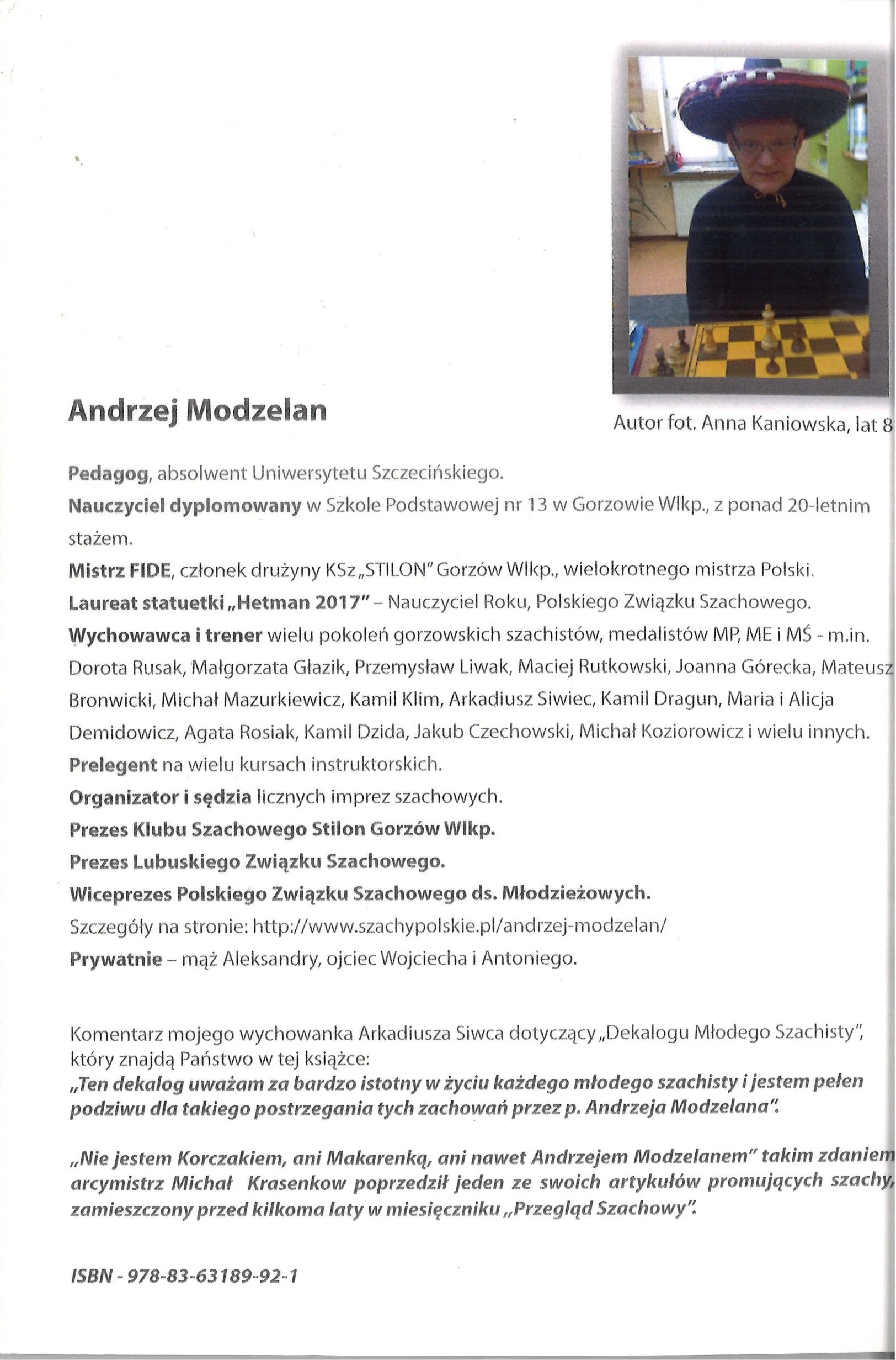 Tylna okładka z sylwetką Andrzeja Modzelana – Twoje dziecko i szachy